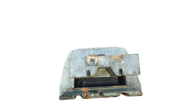 Engine mount bracket