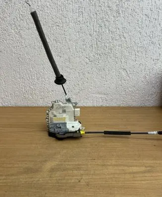 Audi A5 8T 8F Rear door lock 8K08390160 F2942