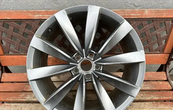 Volkswagen Arteon R19 alloy rim 