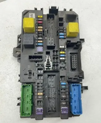 Opel Zafira B Fuse box set 13220829 5DK00866943