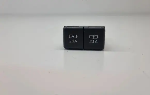 Toyota RAV 4 (XA50) USB socket connector 8553242010