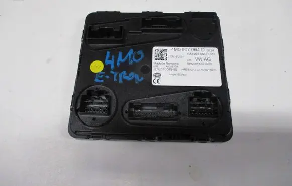 Audi Q7 4M BSM Control unit 4m0907064D