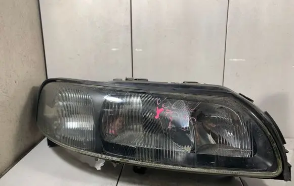 Volvo S70 V70 V70 XC Headlight/headlamp 8620691