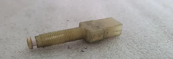 Audi 80 90 S2 B4 Brake pedal sensor switch 443945515