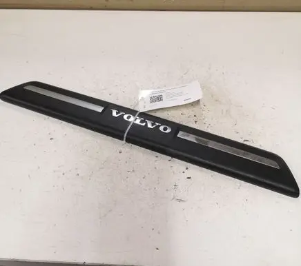 Volvo V40 Front sill trim cover 31265842