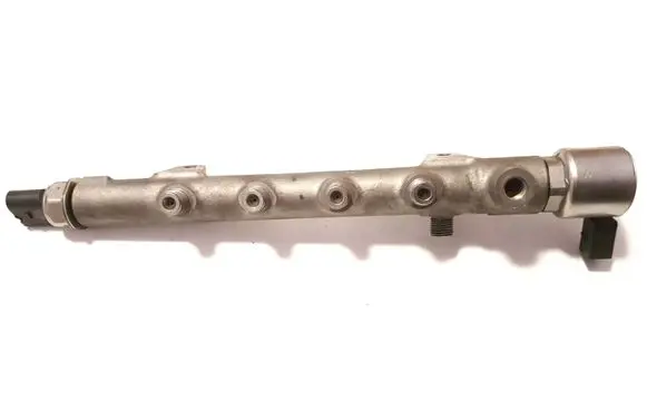 Mercedes-Benz C W204 Fuel main line pipe A6510700495 9307Z522A00 301014051862