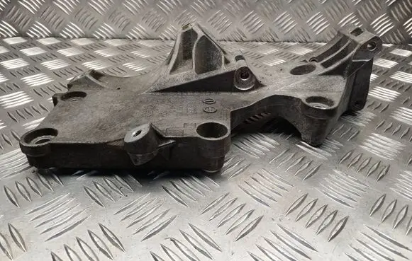 Volkswagen Touran I Generator/alternator bracket 03G903143A