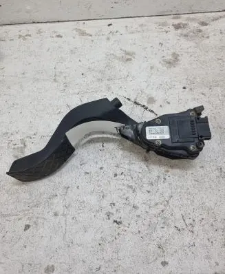 Audi A4 S4 B5 8D Accelerator throttle pedal 8D1721523