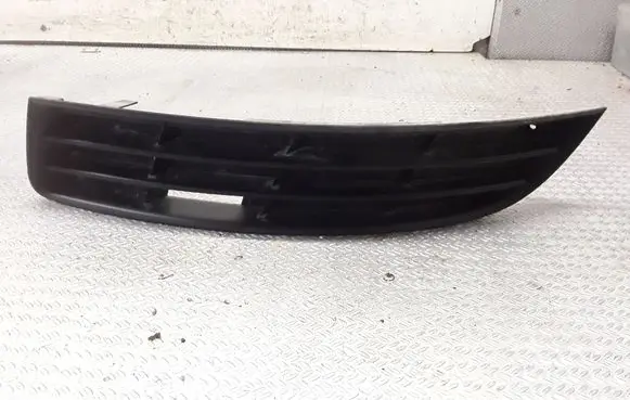 Volkswagen PASSAT B6 Front bumper lower grill 3C0853665