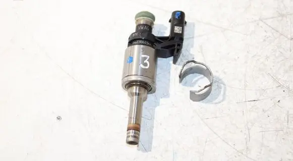Volkswagen Golf Sportsvan Fuel injector 04E906036E 0261500248