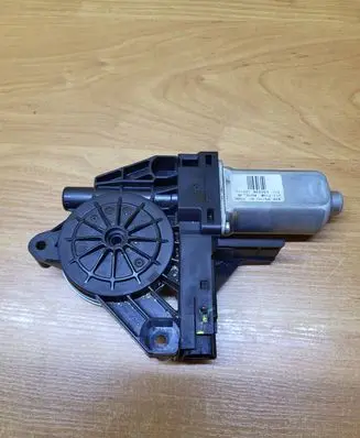 Volvo S60 Front door window regulator motor 966269-102 100421 WR12717