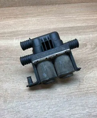 BMW 5 E39 Coolant heater control valve 8374995 1147412137