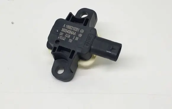 Mercedes-Benz GL X166 Airbag deployment crash/impact sensor A1668210351