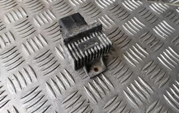 Glow plug pre-heat relay