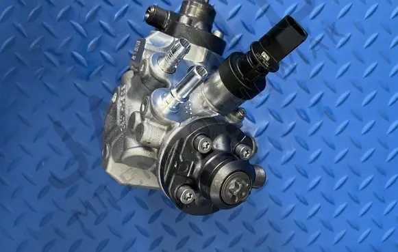 BMW X5 G05 Fuel injection high pressure pump 8571555 13518571555 8597649
