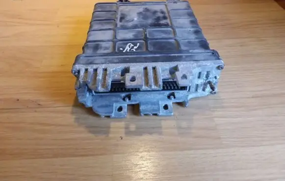 Volkswagen Golf III Engine control unit/module 0281001170