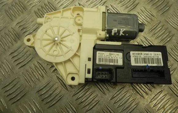 Renault Laguna III Front door window regulator motor 807310002R Z1244