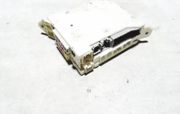 Lexus IS 220D-250-350 Fuse module 827053050