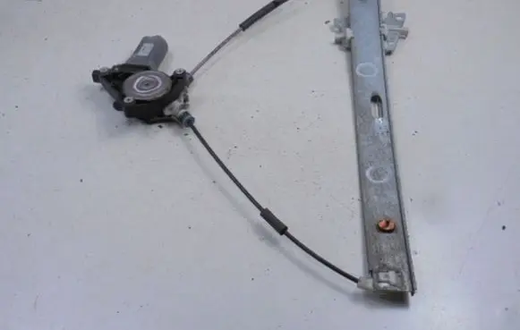Ford Escape I Front door window regulator with motor