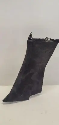 (B) pillar trim (bottom)