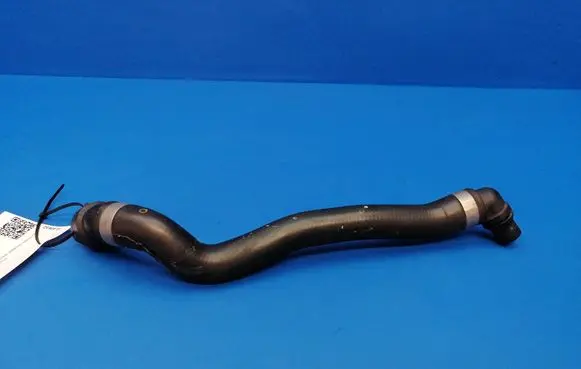 Mercedes-Benz CLS C219 Engine coolant pipe/hose A2118302896