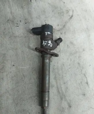 Volvo XC90 Fuel injector 8658352