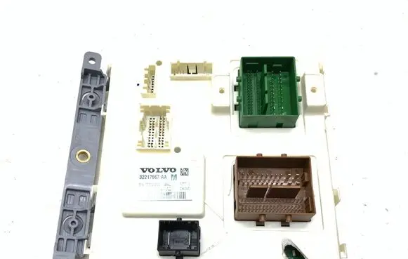 Volvo XC60 Central body control module 32217667