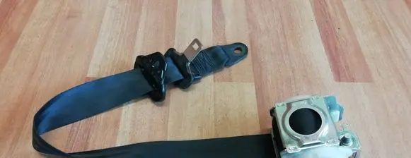 Rear seatbelt