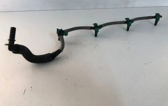 Peugeot 208 Fuel line pipe