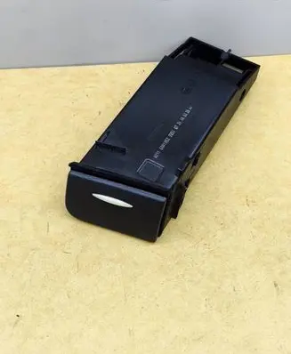 Mercedes-Benz E W211 Dashboard storage box/compartment A2116801952