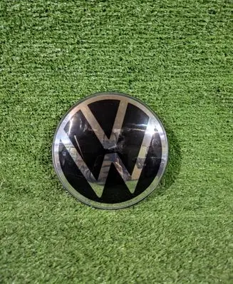 Volkswagen Golf VIII Manufacturer badge logo/emblem 