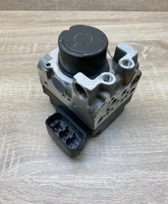 Toyota Highlander XU20 ABS Pump 4451048020 1338003010