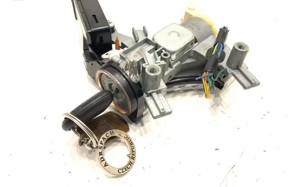 Mitsubishi Lancer VIII Ignition lock 8670A037