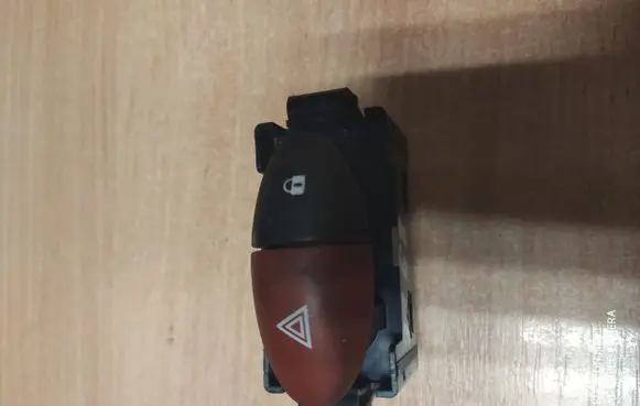Renault Master III Hazard light switch E31601