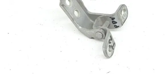 Toyota Avensis T270 Front door upper hinge