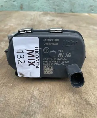 Volkswagen Golf VIII Throttle valve 04E133062T