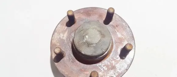 Nissan Primera Rear wheel hub