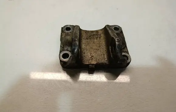 Honda CR-V Engine mounting bracket 90SWY