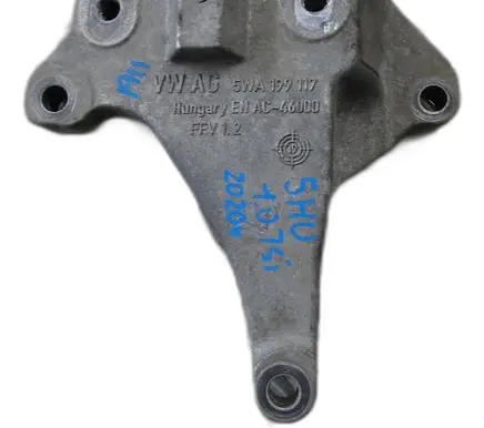 Volkswagen Golf VIII Engine mount bracket