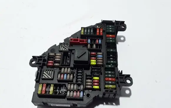 BMW 5 F10 F11 Fuse module 9252813