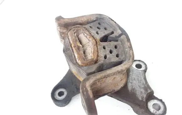 Volkswagen Transporter - Caravelle T5 Engine mount bracket 7H0399151G