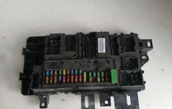 Ford Mustang VI Fuse module FR3T15604BH FR3T15604