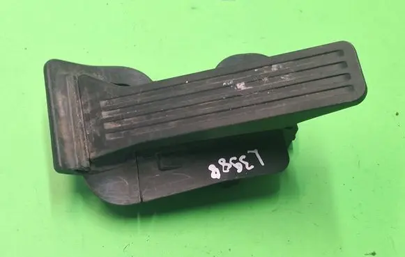 Mazda CX-3 Accelerator throttle pedal GHK341600 19082013 6PV31204102