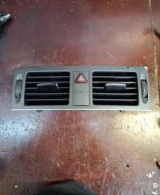 Mercedes-Benz C W204 Dash center air vent grill A2048307354 8163701