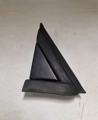 Fender trim (molding)