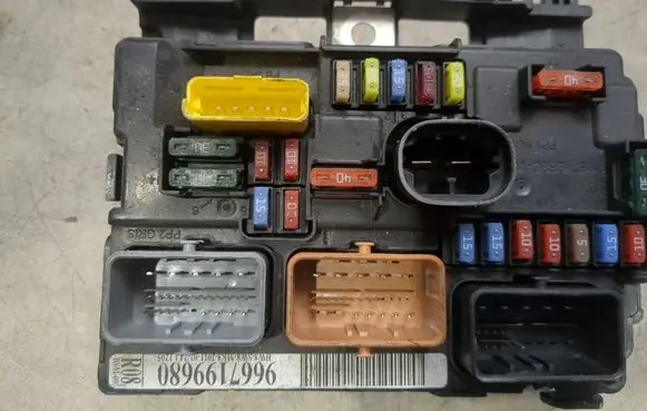 Citroen DS3 Fuse module 9667199680