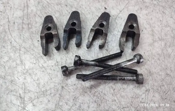 Mercedes-Benz C W204 Fuel Injector clamp holder A6510160438