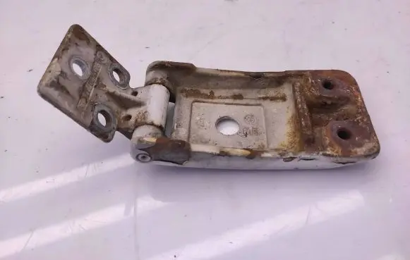 Mercedes-Benz Sprinter W901 W902 W903 W904 Rear door lower hinge 9017400737