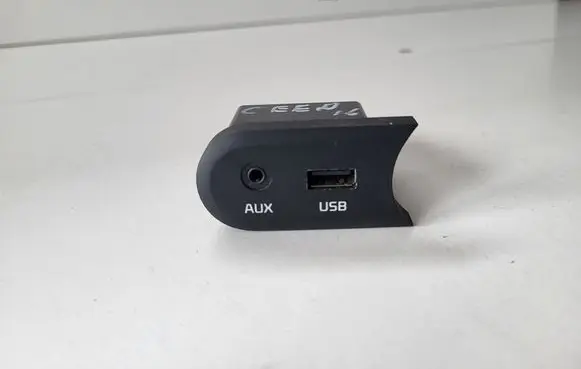 KIA Pro Cee'd II USB socket connector 96120A2000
