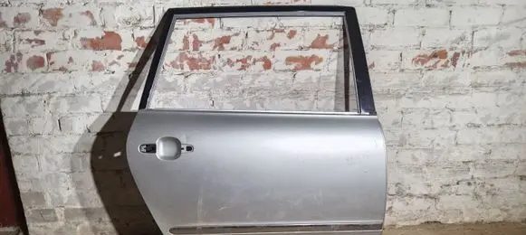 Toyota Avensis Verso Rear door